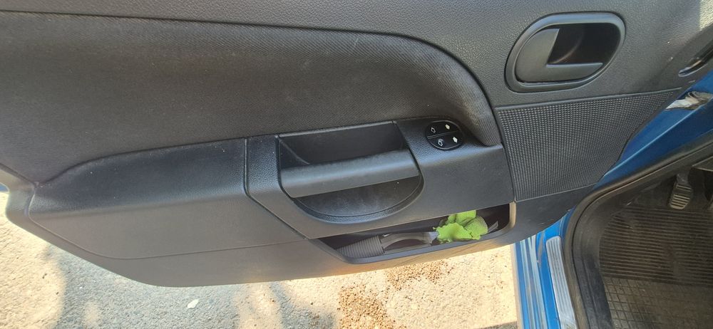 Ford Fiesta 4 mii de lei  negociabil