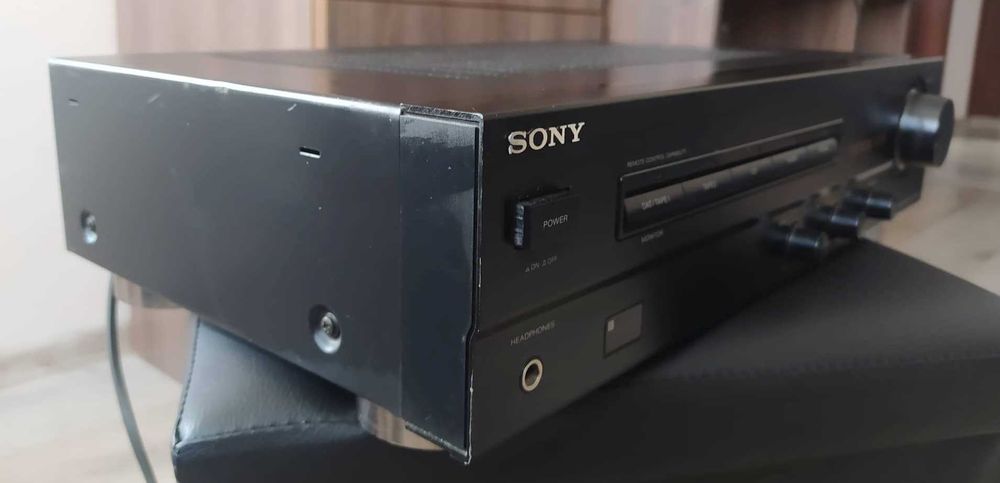 Усилвател Sony F 235 R