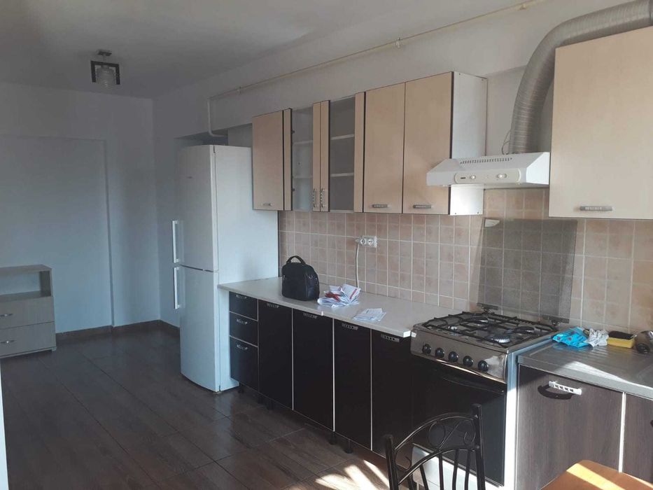 Inchiriez apartament