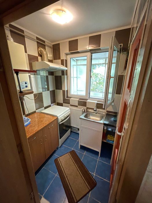 Inchiriez garsoniera, direct proprietar, metrou, FARA COMISION!!!