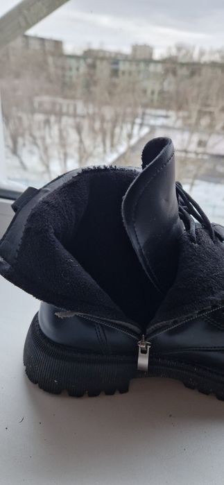 Продам ботинки женские