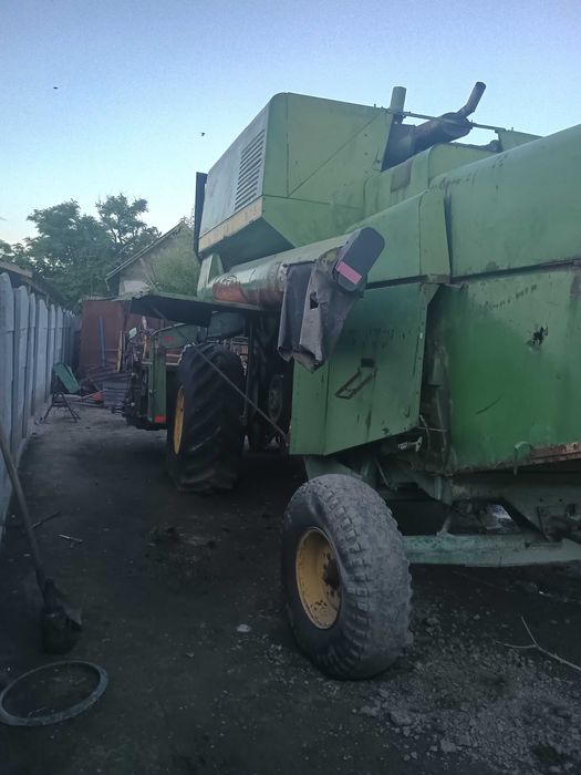 Combina John Deere model 975