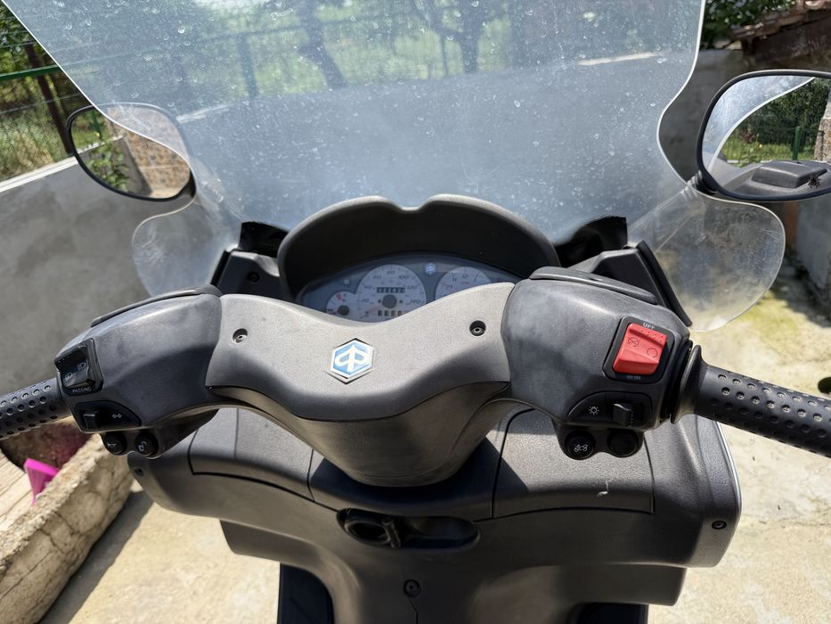 Скутер модел PIAGGIO x8 2005 г