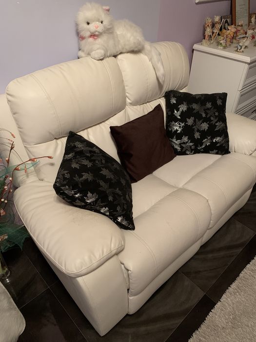 Дивани с релакс механизъм и табуретка