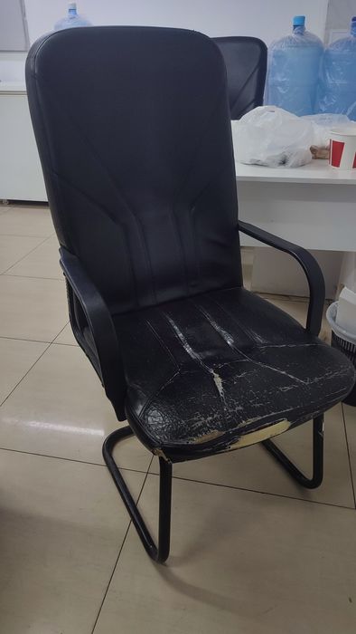 Офисное кресло состояние средне