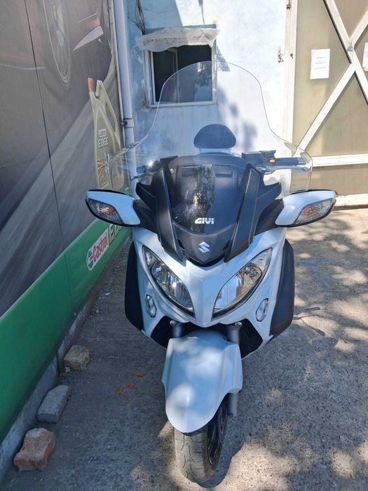 Suzuki Burgman 650 Executive 2015 si SCUTER ELECTRIC