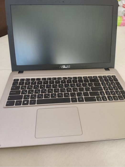 Лаптоп Asus  R540Y
