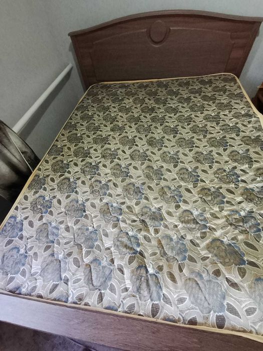 Двуспальная кровать