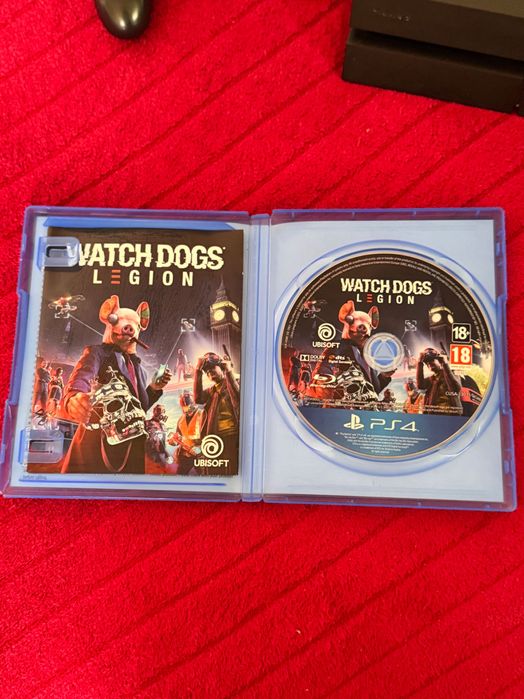 PlayStation 4 + 2 Конзоли + 3 игри.