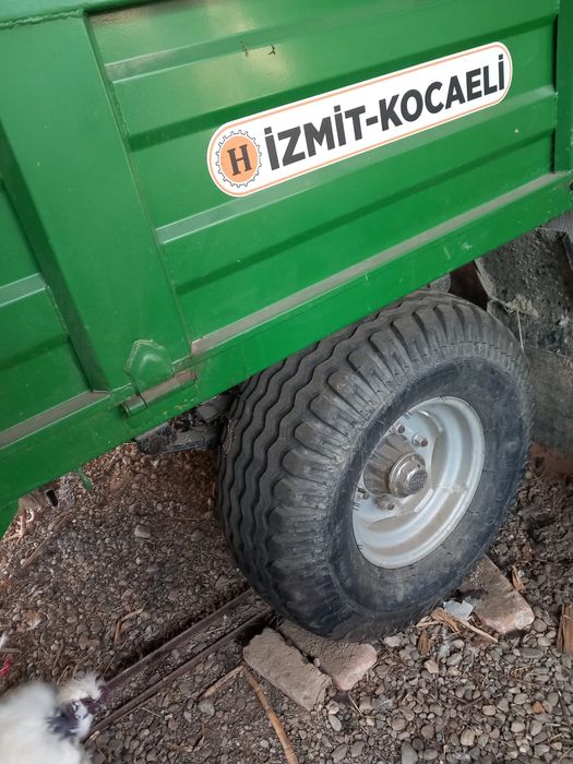 Vand remorca basculabila pentru tractor de 5 tone