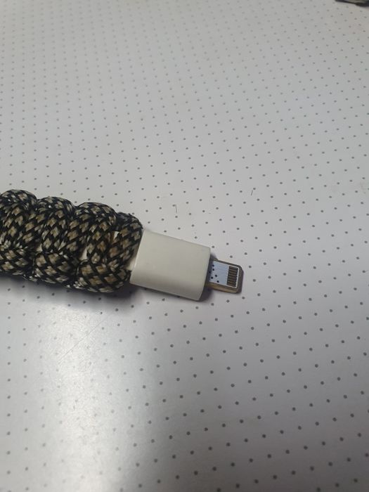 Браслет зарядка iPhone на руку