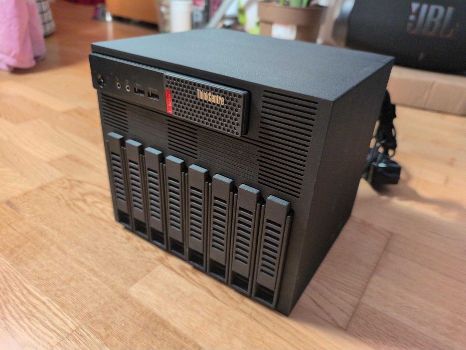 Carcasa NAS 8xBAY pentru pc-uri Lenovo ThinkCentre aka Tiny