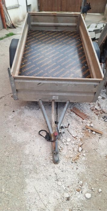 Продава Ремарке.