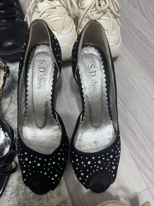 Отдаю обувь бесплатно