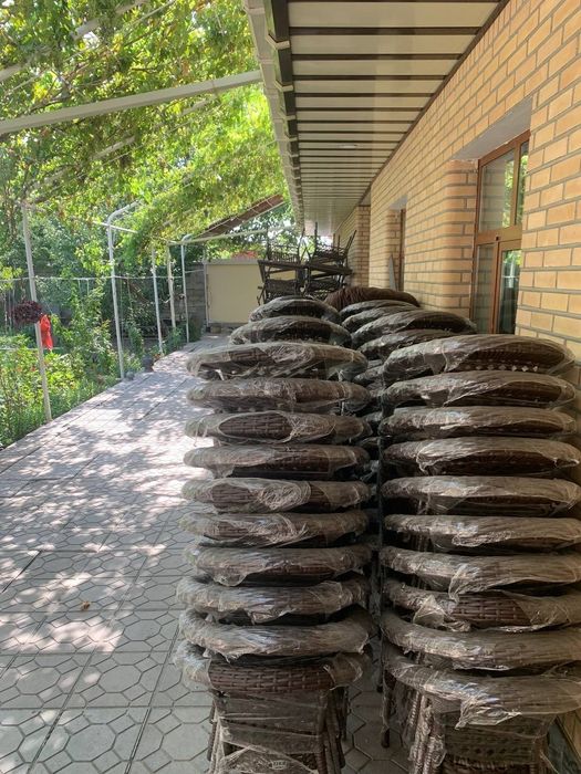 Стол и стулья Ратан