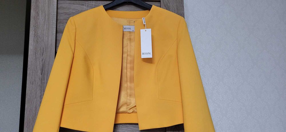 Женский жакет марки "Bessini", новый
