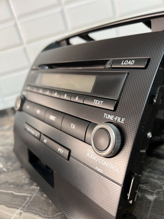 Оригинальное головное устройство на Toyota Land Cruiser 200!