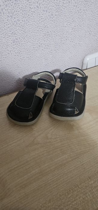 Продам детскую летнюю обувь