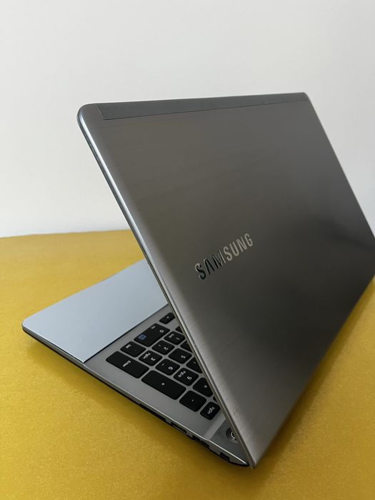 Ноутбук Samsung в хорошем состоянии