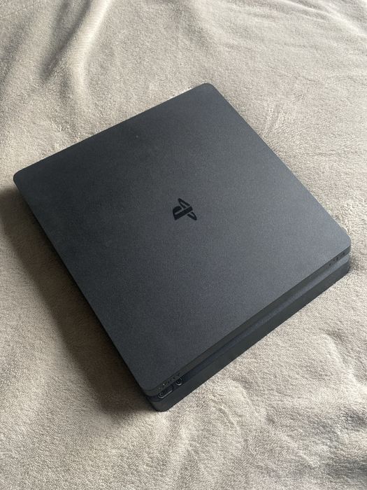 NEGOCIABIL!Playstation 4 slim ,2 joystick urii !SE VINDE DOAR FIZIC!