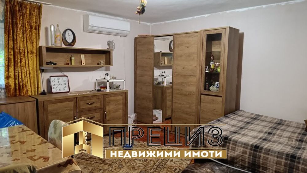 Продажба Къща гр. Каспичан - с. Златна нива 720m² и двор 720m²