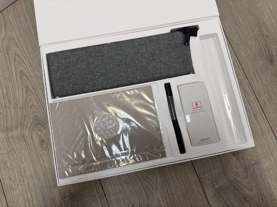 Tableta grafica Intuos Paper Pro M Paper Edition