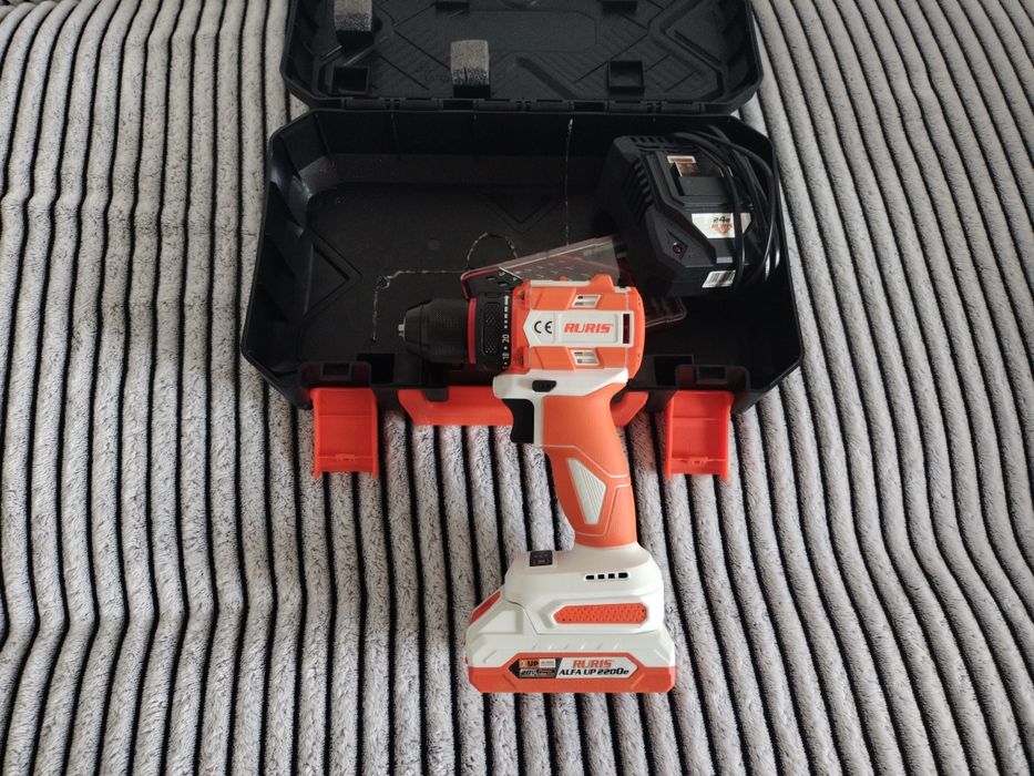 Vând mașină de gaurit și înșurubat Ruris