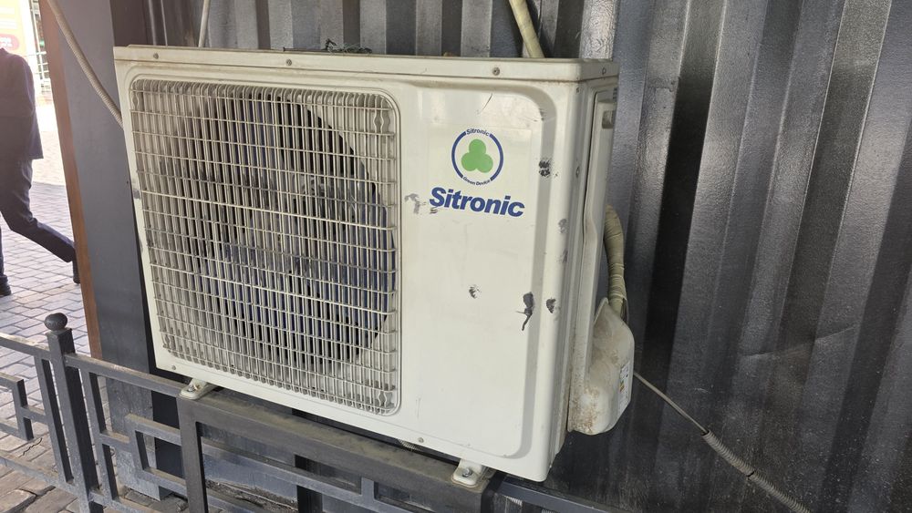 Кондиционер колонный Midea 48 кв. и Sitronic 32 кв.