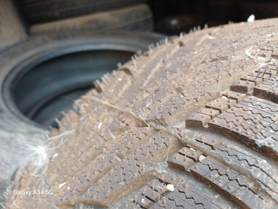 Продам зимние шины R18