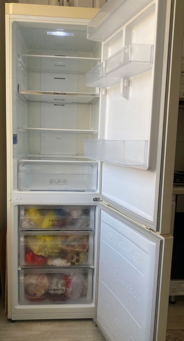 *Продам холодильник Samsung RB33J3200EF