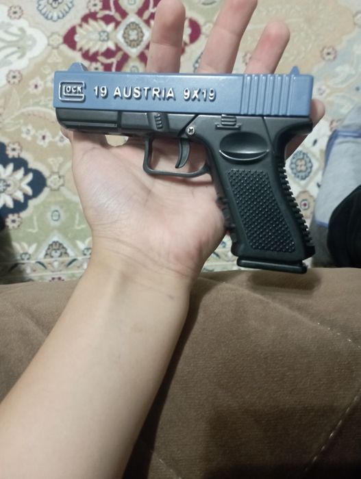 Продам пистолет игрушечный