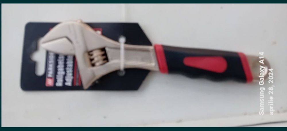 Scări din aluminiu Drabest. Masă din inox Grundig  radio și radiocas