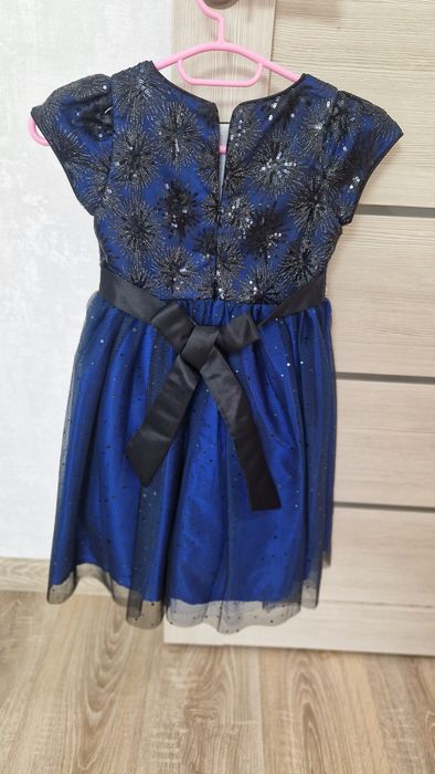 Платье нарядное на 5-7 лет