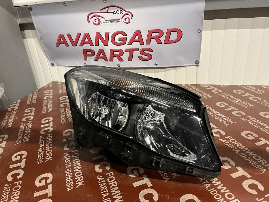 Фар Mercedes GLA W156