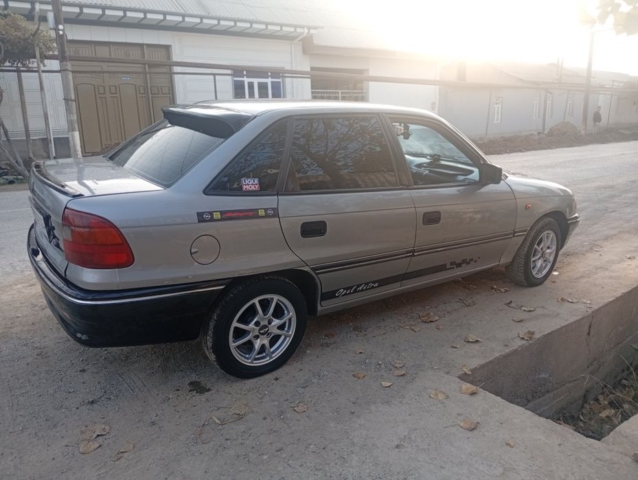 Opel Asta 1994 Сотаман