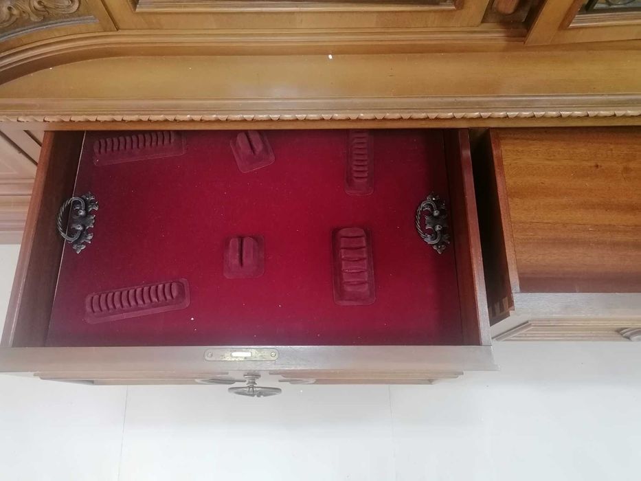 Мебели от масивно дърво, скрин секция шкаф