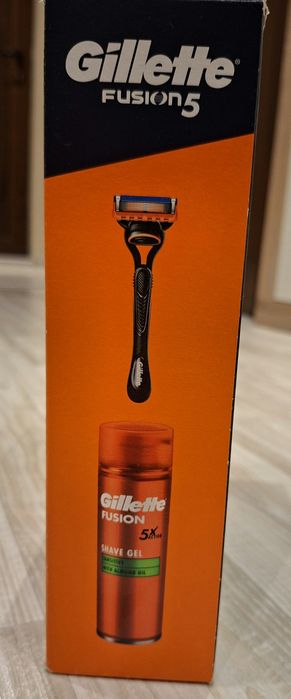GILLETTE FUSION5 Комплект 1 ножче+гел за бръснене, 200м.