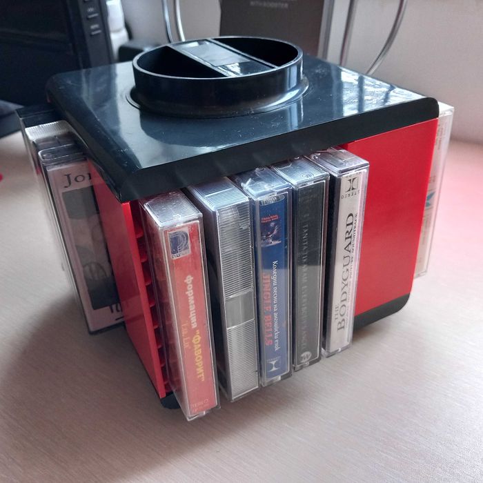 колекция аудио касети със стойка