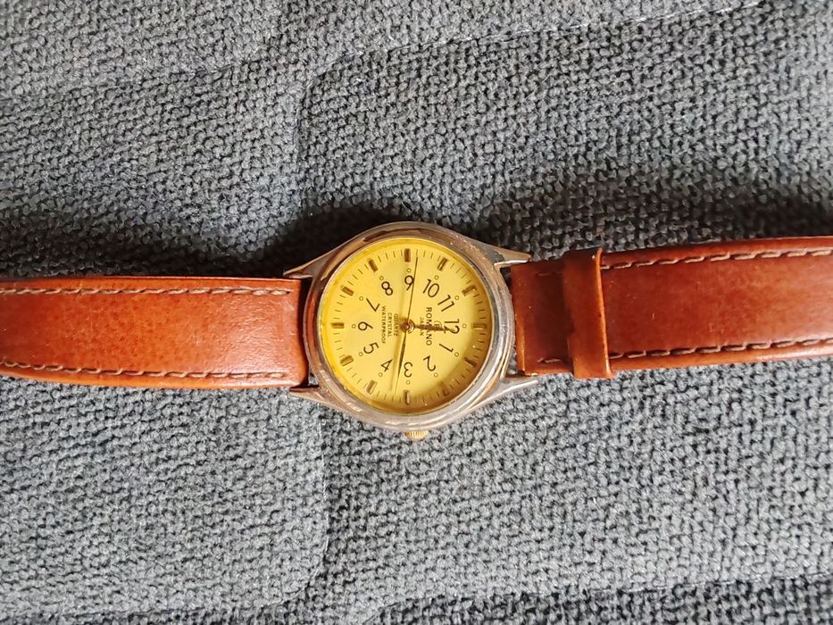 Продам женские часы