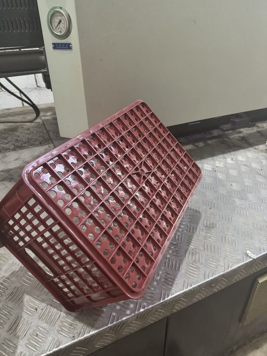 yashiklar bor harxil razmerda