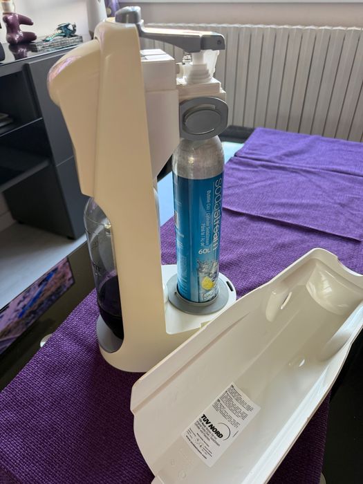 Aparat de sifon SodaStream + butelie CO₂ plină + sticlă originală