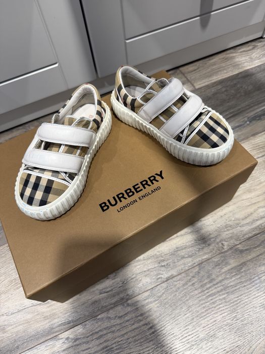 Детски обувки  UGG  dsqared polo Burberry Dsquared Karl Legerfel