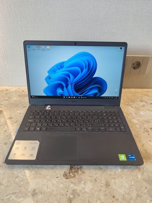 Лаптоп: Dell Vostro 15 3500 I5-1135g7 16GB DDR4 MX330  SSD 256+1TB