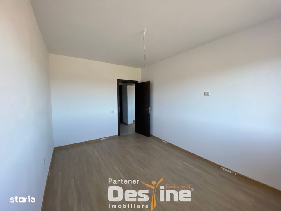 Studio 50 mp, etaj intermediar, cu balcon si loc de parcare, situat in