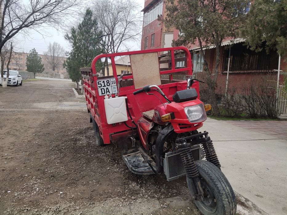 Yuk Mototsikl sotiladi