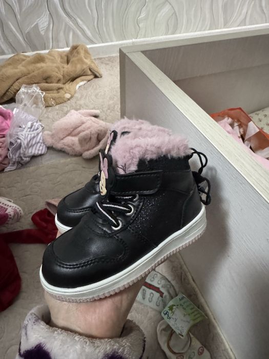 Новые очень теплве  и краствые , не одевали есть бирка