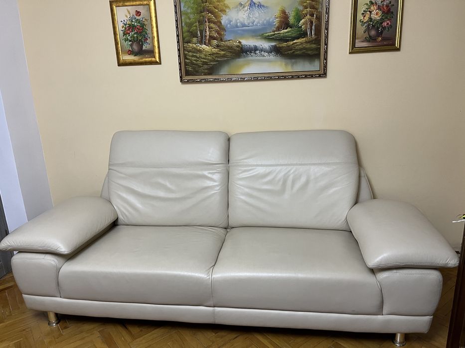 Canapea din piele naturala