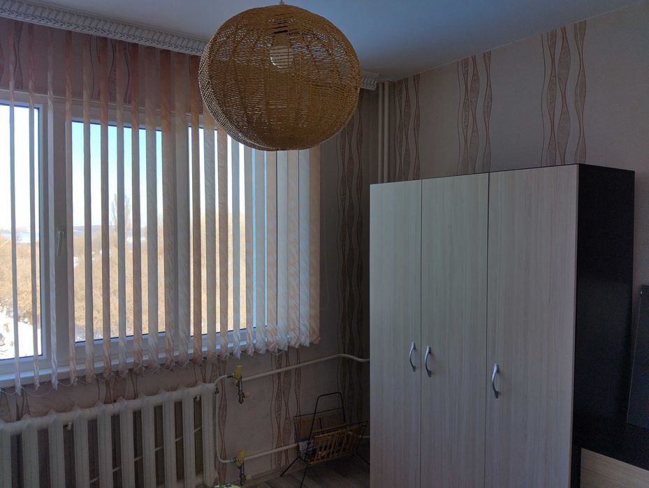 Дава под наем делгосрочно тристаен разширен апаратамент