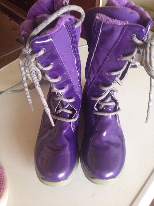 Продавам детски ботуши / момиче, лачени