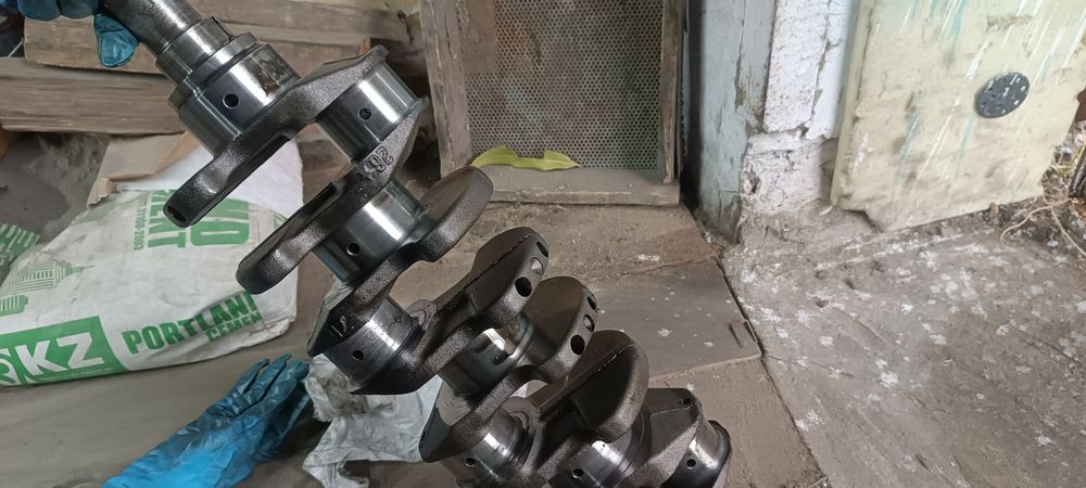 Продам коленвал zd30